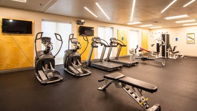 Building Photo - 47 W Fireclay Ave