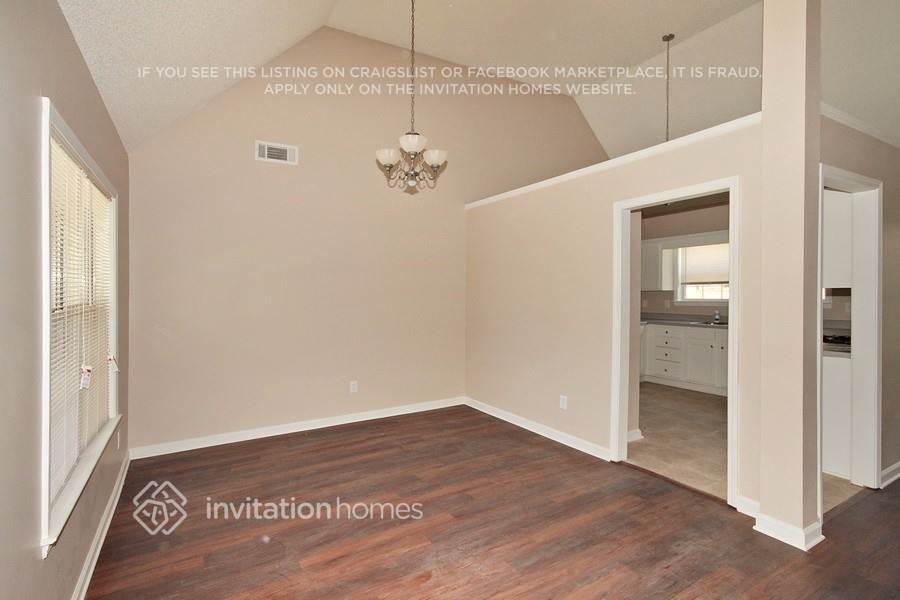 Building Photo - 16 Chastain Way