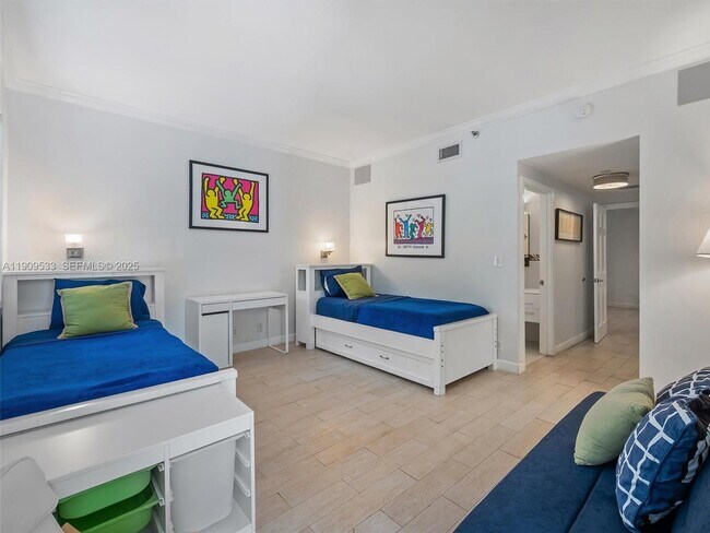 Building Photo - 19116 Fisher Island Dr