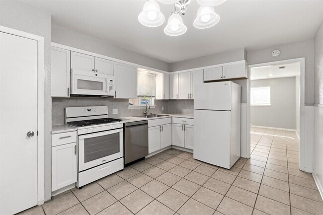Building Photo - 2201 Lanier Dr