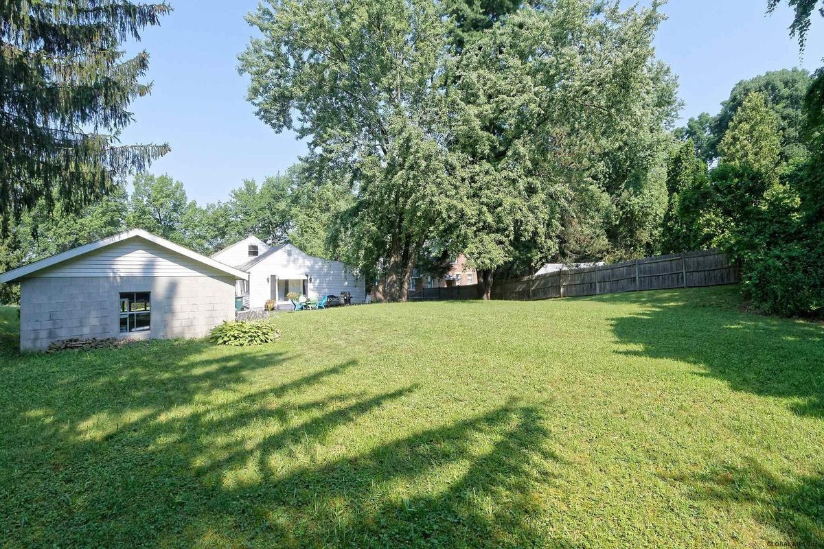 Building Photo - 263 N Greenbush Rd
