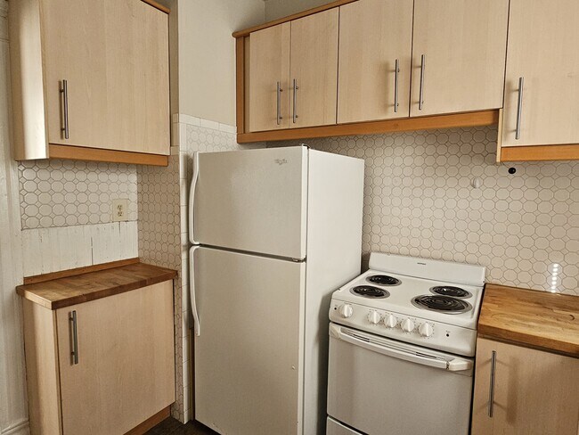 Building Photo - 906 W Colorado Ave