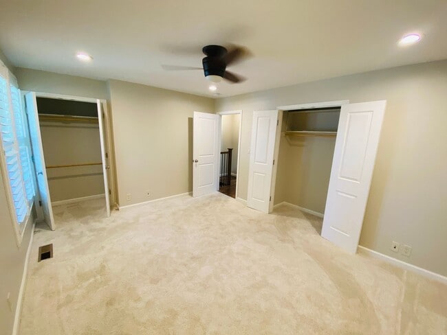 Building Photo - 1104 Roundtree Ct