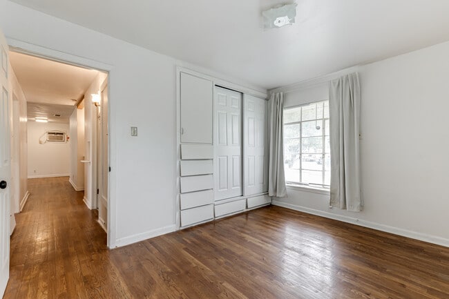 Building Photo - 354 Brettonwood Dr