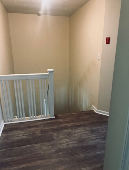 Building Photo - 861 Royal Grove Ct