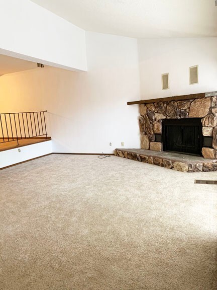 Building Photo - Mountain Park 2bd, 1.5ba condo. New floori...