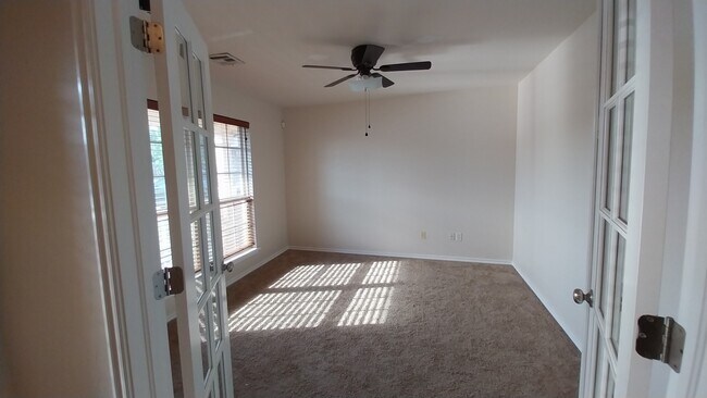 Building Photo - 18116 Viento Dr