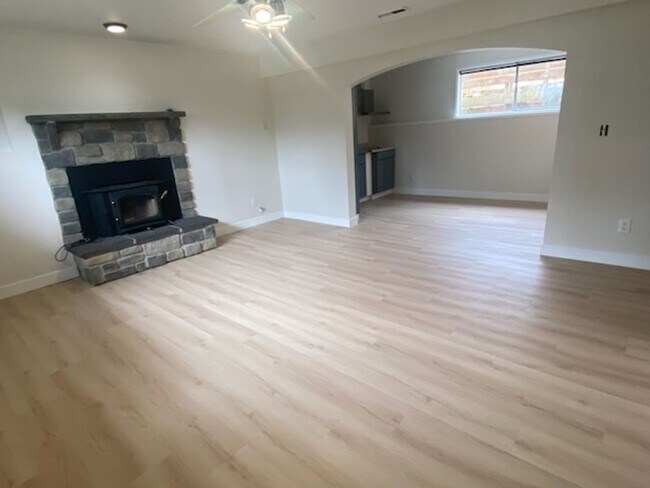 Building Photo - $3950 2520 SqFt, SFH/4BDR,2BA,office/Garag...