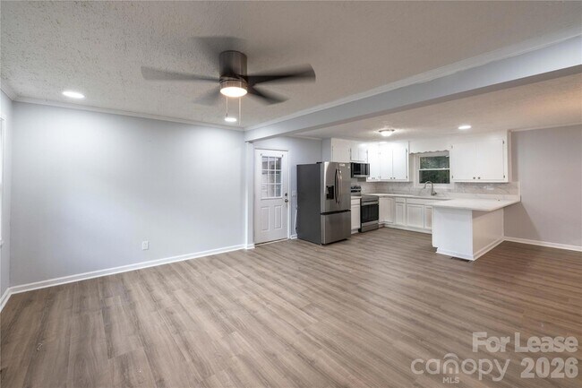 Building Photo - 420 Eastover Ave