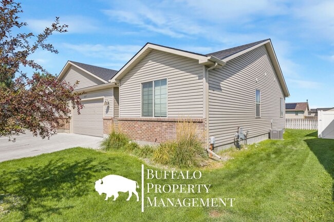 Building Photo - 4215 Roy Cir