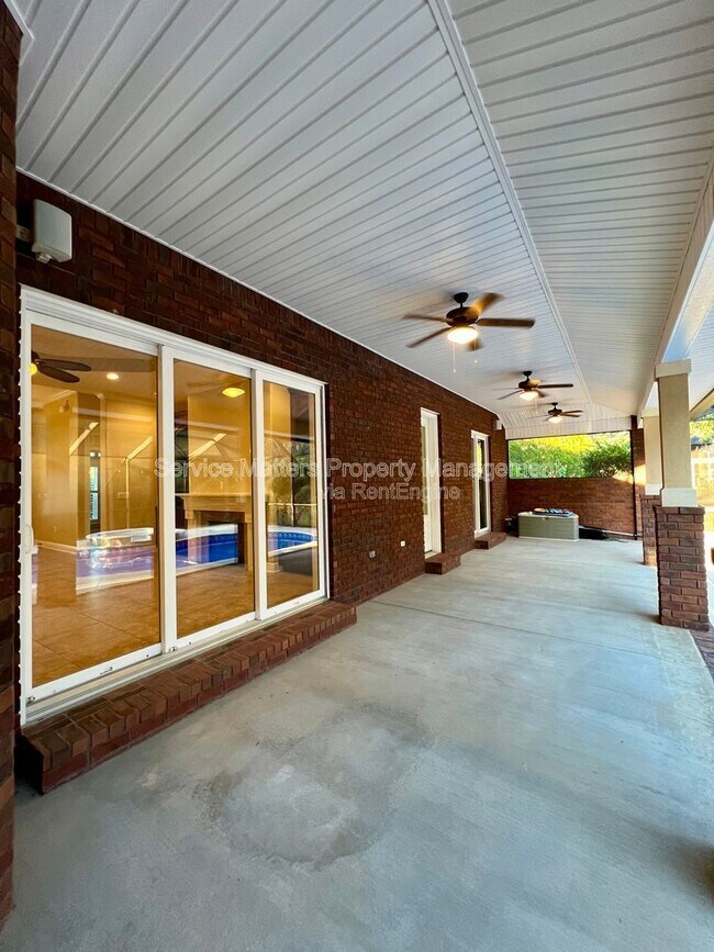 Building Photo - 2926 Greystone Dr