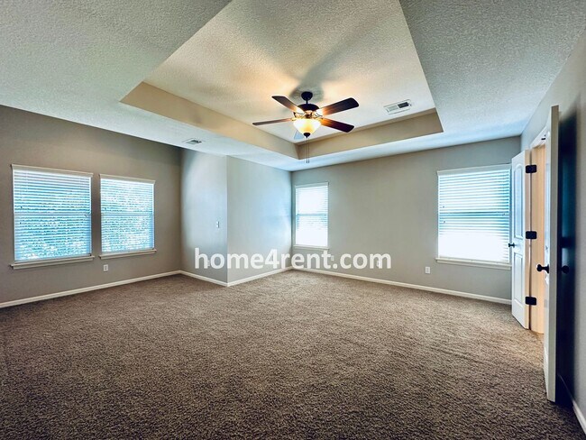 Building Photo - Gorgeous Olathe, 5 BR Home w/ Wood floors,...