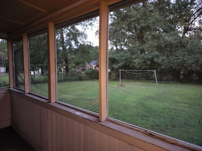 Building Photo - Modern Classic