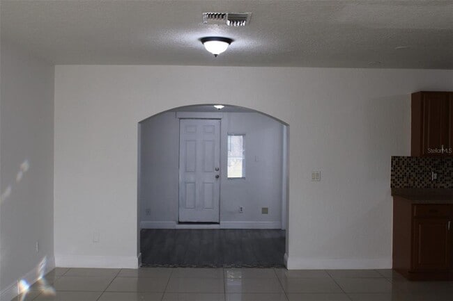 Building Photo - 116 Hermosillo Dr