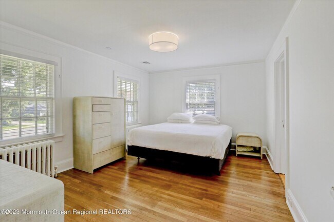 Building Photo - 570 N Edgemere Dr