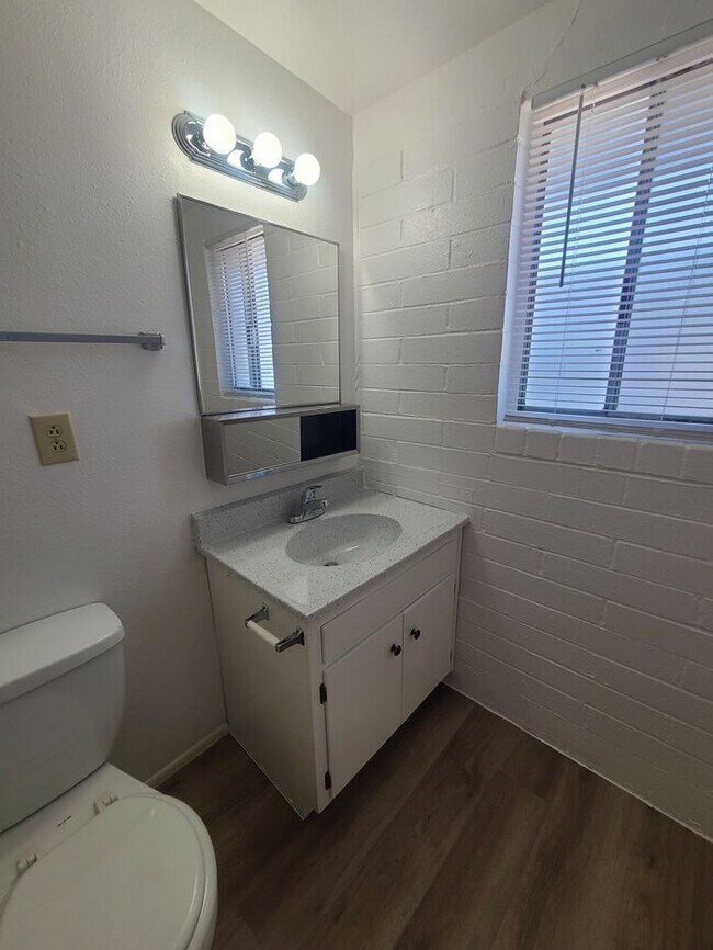 Building Photo - Charming 1 bedroom 1 bathroom