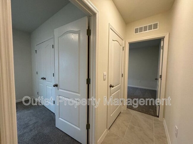 Building Photo - 391 Pelham Park Dr