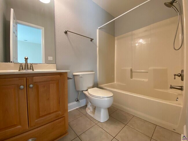 Building Photo - 408 Stathams Way