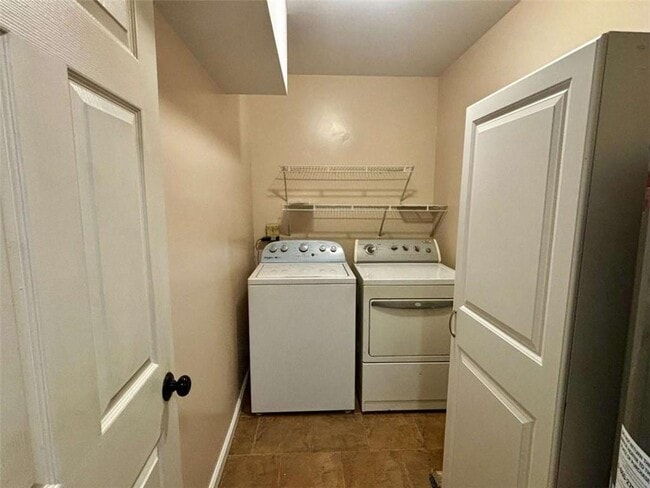 Building Photo - 125 Lantern Ridge Dr