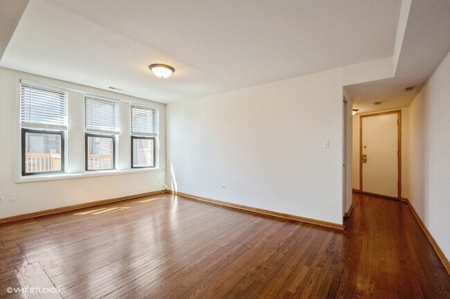 Building Photo - 1367 W Sunnyside Ave