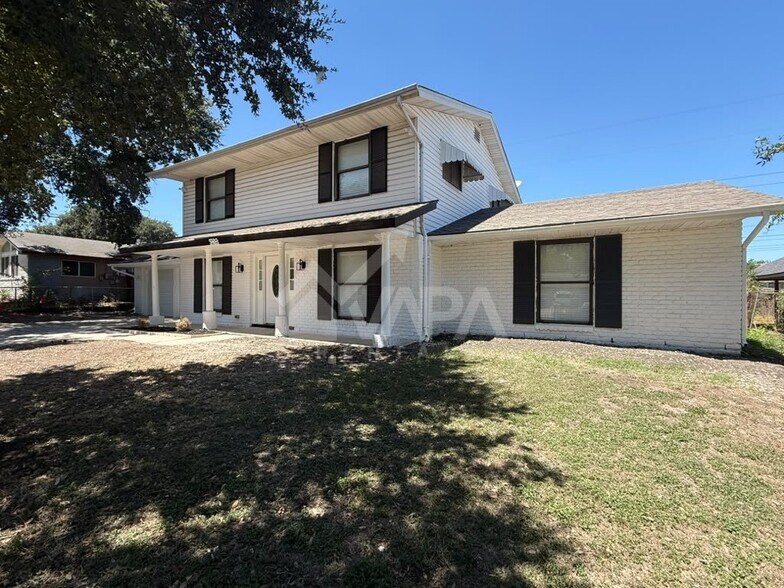 Building Photo - 9703 Five Frks