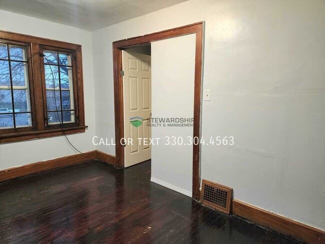 Building Photo - 1628 E Market St