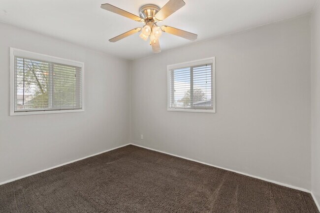 Building Photo - This charming, 4 bedroom 2 bath updated bungalow in the heart of Ogden for $2150 a month