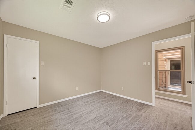 Building Photo - 7527 N Hollow Cir