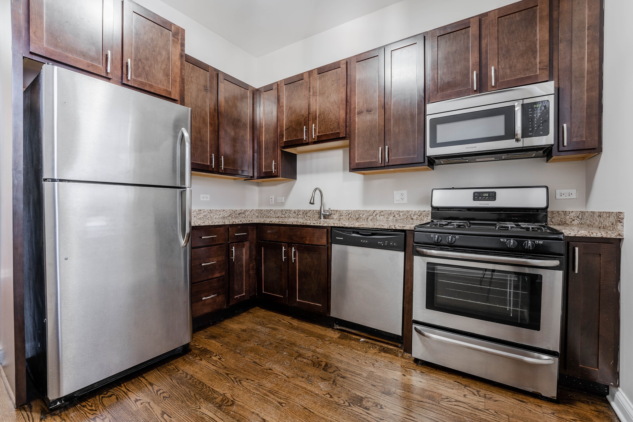 Building Photo - 1756 W Montrose Ave