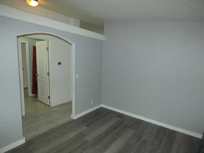 Building Photo - 522 S Alder Ln