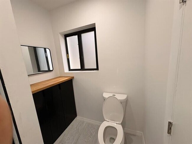 Building Photo - 1721 SW 12th St