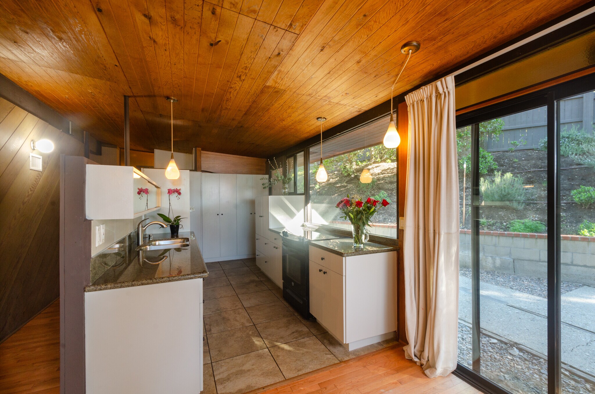 Building Photo - 9801 Shadow Island Dr