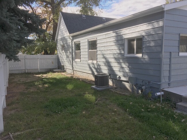 Building Photo - 4 bedroom, 2 bath Home