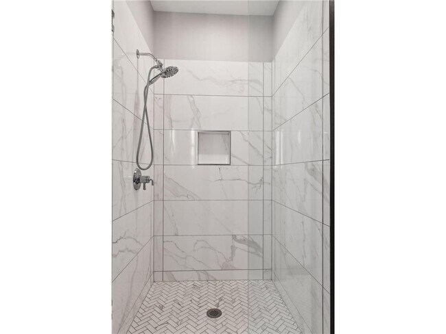 Building Photo - 253 Lake St E