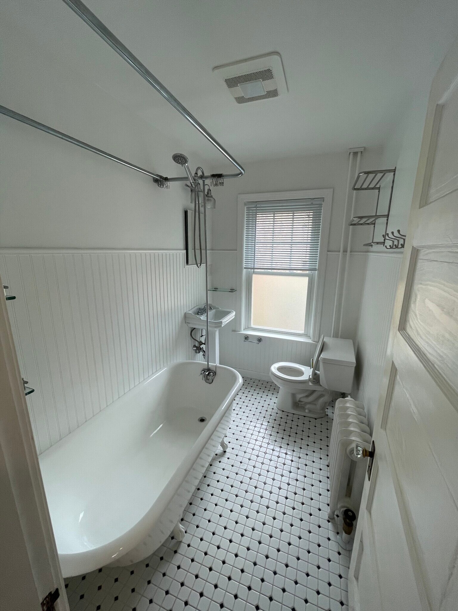 Building Photo - 12 Ledyard St