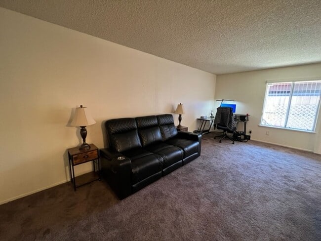 Building Photo - Fully Furnished One Bedroom In Gated Commu...