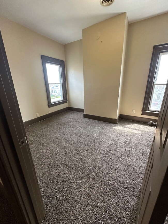 Building Photo - 802 McKinley St