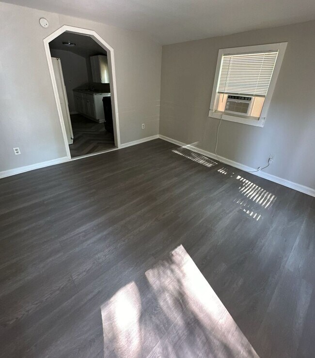 Building Photo - COMING SOON! Rare 1 Bedroom house!
