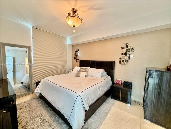 Building Photo - 300 S Biscayne Blvd