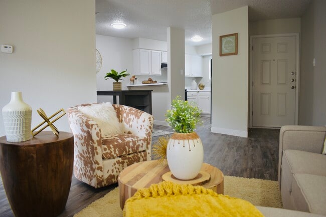 Building Photo - Saddlewood Apartments