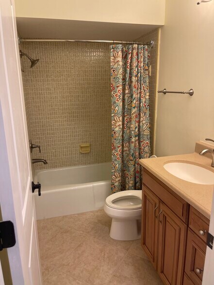 Guest bath - 3850 Estero Bay Ln