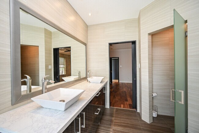 Building Photo - 146 Rocky Point Dr