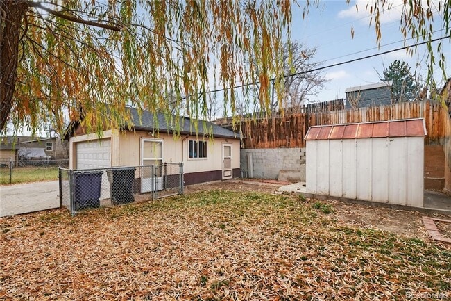 Building Photo - 225 S Yates St