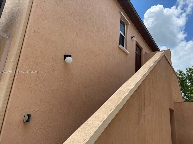 Building Photo - 9341 SW 170th Passage