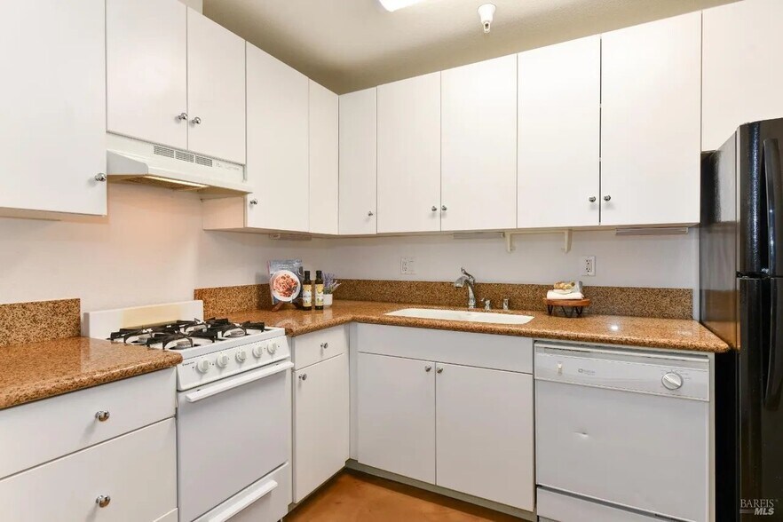 Building Photo - 130A Valley Oak Dr