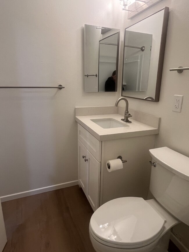 Building Photo - Charming 2-Bedroom Condo with Elegant Upgrades