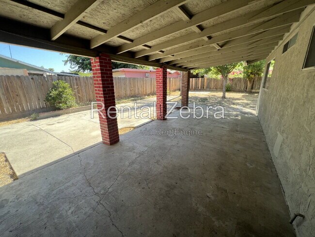Building Photo - 317 Knutson St