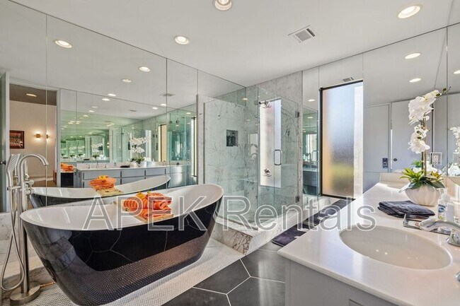 Building Photo - 1317 E Amado Rd