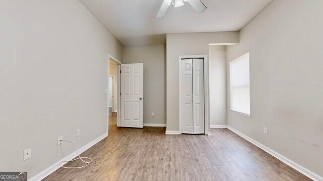 Building Photo - 122 Grove Hill Ave