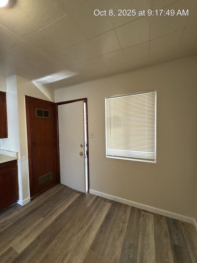 Building Photo - 3237